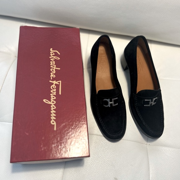 Ferragamo NEW!! Suede Stack Heel Loafer Sz. 8.5 B - Picture 7 of 9